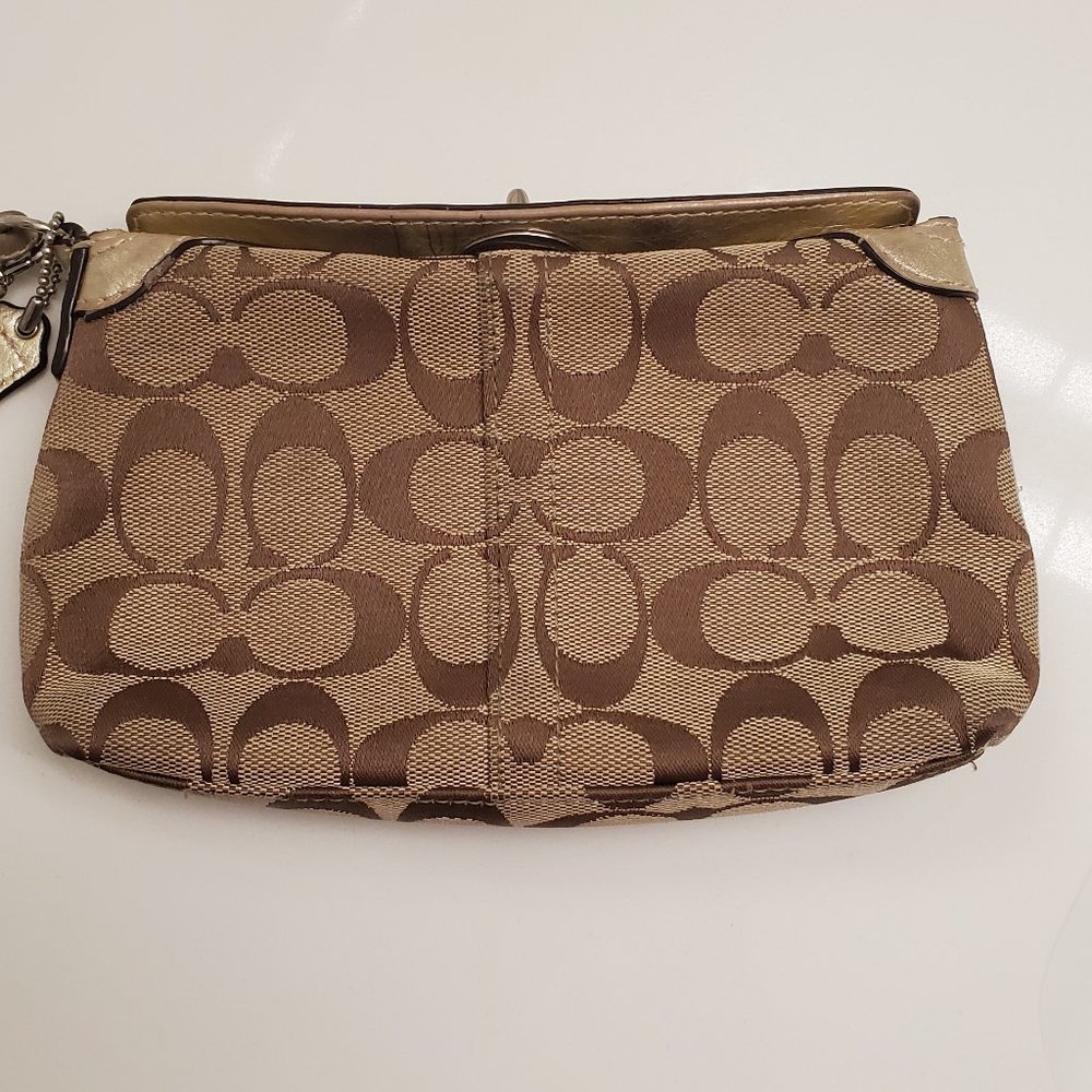 COACH SMALL HANDBSG  WALLET WITH STRAP - Picture 7 of 8